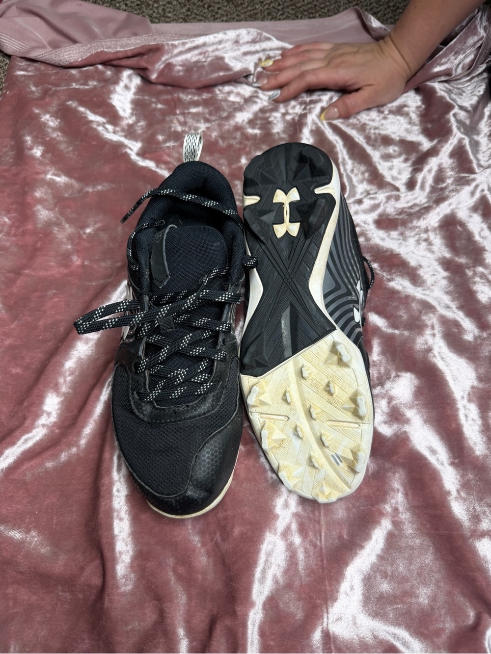 Under Armour Black and White Women’s 6.5 Athletic Cleats